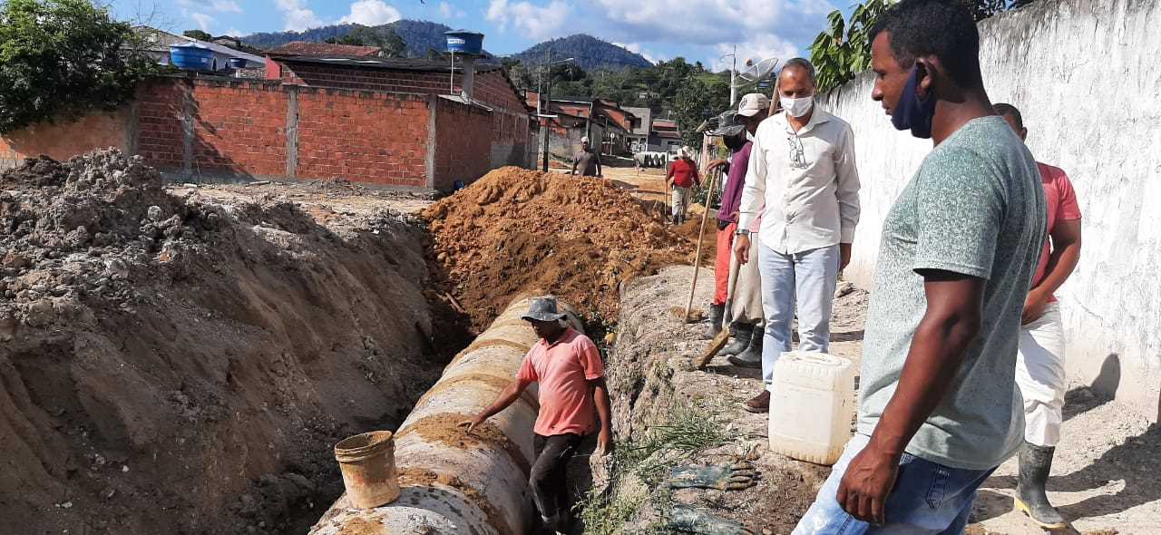 Camacã: Prefeitura realiza Serviço de esgotamento sanitário na Portelinha em São João do Panelinha com recursos próprios